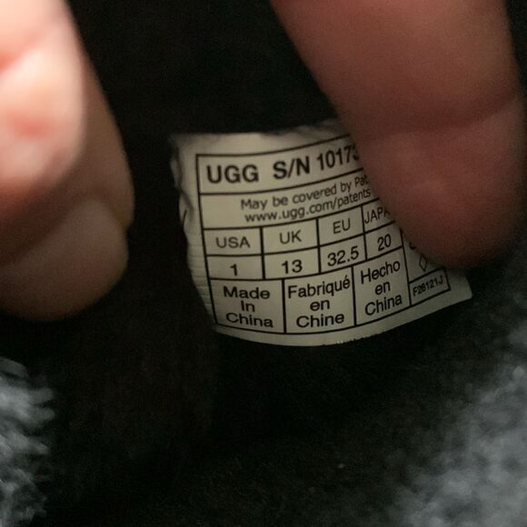 UGG Bailey bow little girls size 1 black suede wool lined boots - Picture 8 of 8